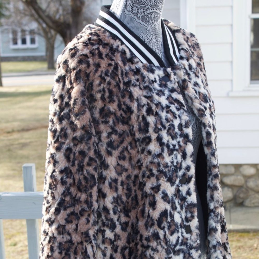 joseph Ribkoff Cheetah Leopard Faux Fur Bomber